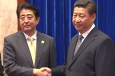 Thủ tướng Nhật Bản Shinzo Abe (trái) và Chủ tịch Trung Quốc Tập Cận Bình. (Nguồn: nbcnews.com)