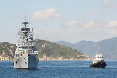 Tàu Ins Kirch của Hải quân Ấn Độ vào cập Cảng quốc tế Cam Ranh. (Ảnh: Tiên Minh/TTXVN)