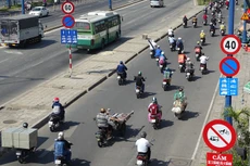 Việc dỡ bỏ những biển báo bất hợp lý là phù hợp với thực tế hạ tầng giao thông hiện nay. Ảnh: Đinh Tuấn
