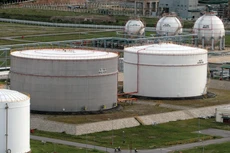 Rà soát các dự án lọc hóa dầu thời điểm này có lẽ là cần thiết để có được quyết định chính xác về việc có nên tiếp tục cấp phép đầu tư các dự án trong lĩnh vực này.