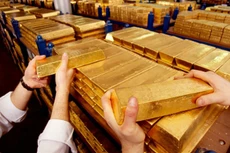 Giá vàng giảm mạnh xuống mức thấp nhất trong tuần.
