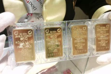 Mỗi lượng vàng miếng SJC hiện cao hơn thế giới gần 600.000 đồng. Ảnh: Q.Đ.