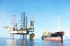 Doanh nghiệp Dầu khí: Khai thác tăng, lợi nhuận giảm