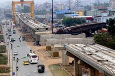 Đầu năm 2016, dự án đường sắt đô thị Cát Linh - Hà Đông chậm tiến độ 2 tháng do thiếu vốn. Ảnh: Bá Đô.