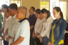 Tám cán bộ VietABank Bạc Liêu nghe tuyên án. Ảnh: Phúc Hưng