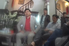 Phạm Văn Tuế, trưởng chi nhánh Hải Dương (ngồi giữa), người từng được giới thiệu có thu nhập 10 tỉ đồng/tháng từ hoa hồng đa cấp.