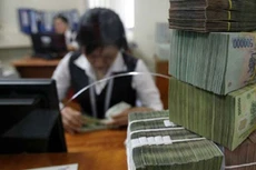 Về xác định mức thu phí trên cơ sở tính toán rủi ro của tổ chức tín dụng, Phó thủ tướng yêu cầu Bảo hiểm tiền gửi trình đề án lên Ngân hàng Nhà nước để nghiên cứu thận trọng, đề xuất lộ trình thích hợp, báo cáo Thủ tướng Chính phủ.