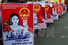 Tranh cổ động bầu cử đại biểu Quốc hội khóa XIV và Hội đồng nhân dân các cấp được tuyên truyền đến người dân Thành phố Hồ Chí Minh. (Ảnh: Mạnh Linh/TTXVN)