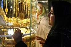 Giá vàng thế giới sụt giảm mạnh.