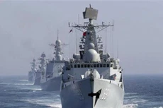 Tàu hải quân Trung Quốc đi qua eo biển Tsushima trên biển Nhật Bản trong một cuộc tập trận chung với Nga. Ảnh: Presstv