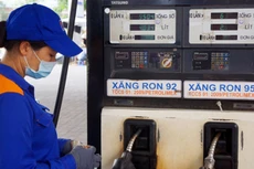 Giá xăng bán lẻ trong nước tiếp tục tăng thêm hơn 600 đồng mỗi lít từ 15h chiều 5/5.