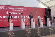 Các đại biểu tham gia nghi thức động thổ dự án.