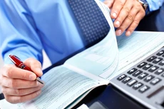 Báo cáo kiểm toán là một trong những cơ sở giúp nhà đầu tư tài chính ra quyết định. Ảnh: CACC