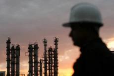 Giá dầu giảm đã khiến rất nhiều công ty phá sản. Ảnh: Reuters