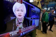 Fed giúp phố Wall tăng vọt