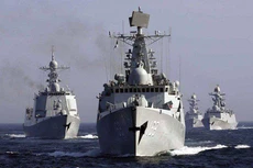 Đội tàu chiến Trung Quốc hoạt động trên biển. Ảnh:AP