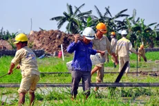 Nhà thầu Công ty CP Xây lắp điện 1 (PCC1) là đơn vị tham gia thi công công trình cột điện đường dây 500 kV Quảng Ninh – Hiệp Hòa. Ảnh: Hoàn Nguyễn