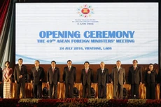 Ngoại trưởng các nước ASEAN trong hội nghị diễn ra tại Vientiane, Lào. Ảnh: AP