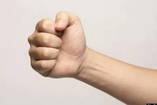 Siết hoạt động môi giới BĐS cũng giống như chuyện mặc thêm áo