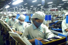 Theo báo của JETRO, có 32,4% doanh nghiệp Nhật Bản duy trì hoạt động sản xuất như hiện tại, 1,3% doanh nghiệp thu hẹp sản xuất, 0,2% doanh nghiệp dịch chuyển.