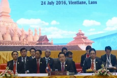 Ngoại trưởng Lào Saleumxay Kommasith (giữa) phát biểu trong phiên toàn thể hội nghị các ngoại trưởng ASEAN ngày 24/7. Ảnh: AFP.