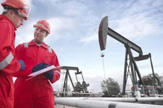 Tính từ mức thấp thiết lập vào tháng 2/2016, giá dầu thô trên thị trường Mỹ đã tăng hơn 85% bởi kỳ vọng tình trạng dư thừa dầu sẽ sớm chấm dứt - Ảnh: GettyImages.