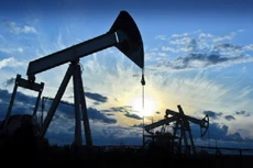 Đà tăng của giá dầu đã chậm lại trong những tuần gần đây bởi tâm lý bi quan về kết quả của cuộc họp ngày Chủ nhật tuần này lớn dần - Ảnh: Reuters.