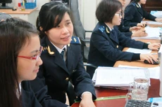 Trong tháng 1-2016, kim ngạch NK của một số mặt hàng có số thu lớn giảm mạnh so với tháng trước. Ảnh: T.Trang.