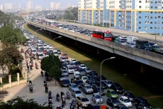 Cửa ngõ thủ đô kẹt xe kéo dài hàng cây số