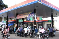 Giá dầu giảm, Petrolimex lãi khủng