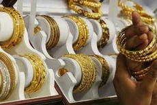 Giá vàng thế giới lại lao dốc