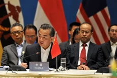 Ngoại trưởng Trung Quốc Vương Nghị và các ngoại trưởng ASEAN tại hội nghị. Ảnh: AFP