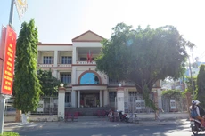 Quán cà phê trong sân trụ sở cũ của Ban Tổ chức Tỉnh ủy Bình Dương. Ảnh: V. Huyền