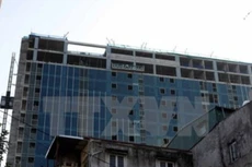 Tòa nhà 8B Lê Trực nhìn từ phố Sơn Tây. (Ảnh: Tuấn Anh/TTXVN)