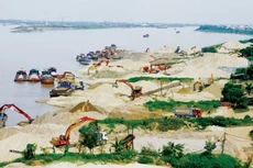 Một góc sông Hồng.