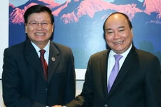 Thủ tướng Việt Nam-Lào gặp nhau bên thềm Hội nghị ASEM
