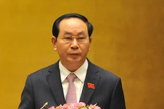 Chủ tịch nước Trần Đại Quang đọc tờ trình. Ảnh: Giang Huy