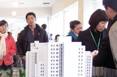 Siết vốn vay: Chủ đầu tư lo ngại, nhà phân phối bình tâm