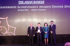 Đại diện BIDV nhận giải thưởng “Sản phẩm cho vay nhà ở tốt nhất Việt Nam 2016”