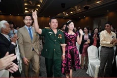 Trong ảnh là Lê Xuân Giang (người mặc quân phục), Chủ tịch HĐQT Liên kết Việt.