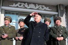 Nhà lãnh đạo Triều Tiên Kim Jong-un và các tướng lĩnh quân đội. Ảnh:KCNA