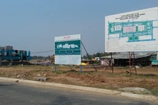 Gói thầu san lấp mặt bằng và nền móng trị giá 70 tỷ đồng do liên danh nhà thầu Công ty TNHH Trường Phát và Công ty cổ phần Tư vấn khảo sát thiết kế xây dựng Hà Nội thi công. Ảnh: Phúc Khang