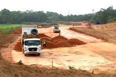 Thi công đường cao tốc Đà Nẵng Quảng Ngãi đoạn quan tỉnh Quảng Ngãi.