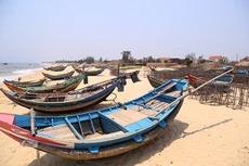 Cuộc sống của ngư dân một số tỉnh miền Trung đã bị ảnh hưởng nặng nề do sự cố môi trường biển. Ảnh: Hoàng Táo.