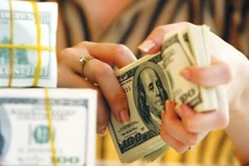 Theo Trung tâm Nghiên cứu của BIDV, Ngân hàng Nhà nước đã tiếp tục bơm VND ra thị trường qua kênh ngoại hối với lượng bơm đạt hơn 72.000 tỷ trong tháng 4 và tháng 5/2016 (tính đến ngày 20/05/2016).