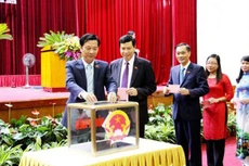 Các đại biểu Hội đồng nhân dân tỉnh Quảng Ninh bầu lãnh đạo chủ chốt của tỉnh.