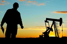 Giá dầu tăng vọt lên ngưỡng 40 USD/thùng