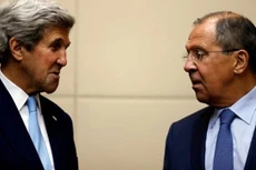 Ngoại trưởng Mỹ John Kerry (trái) và người đồng cấp Nga Sergei Lavrov. Ảnh:Reuters.