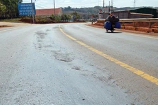 Dự án Nâng cấp Quốc lộ 14 có phương án tài chính trong hợp đồng BOT được tính quá “xông xênh”. Ảnh: Anh Minh