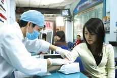 Một trong những khó khăn của ngành y tế trong thu hút tư nhân tham gia dự án PPP là do nguồn nhân lực còn thiếu và yếu, đặc biệt là thiếu chuyên gia PPP. Ảnh: Lê Tiên